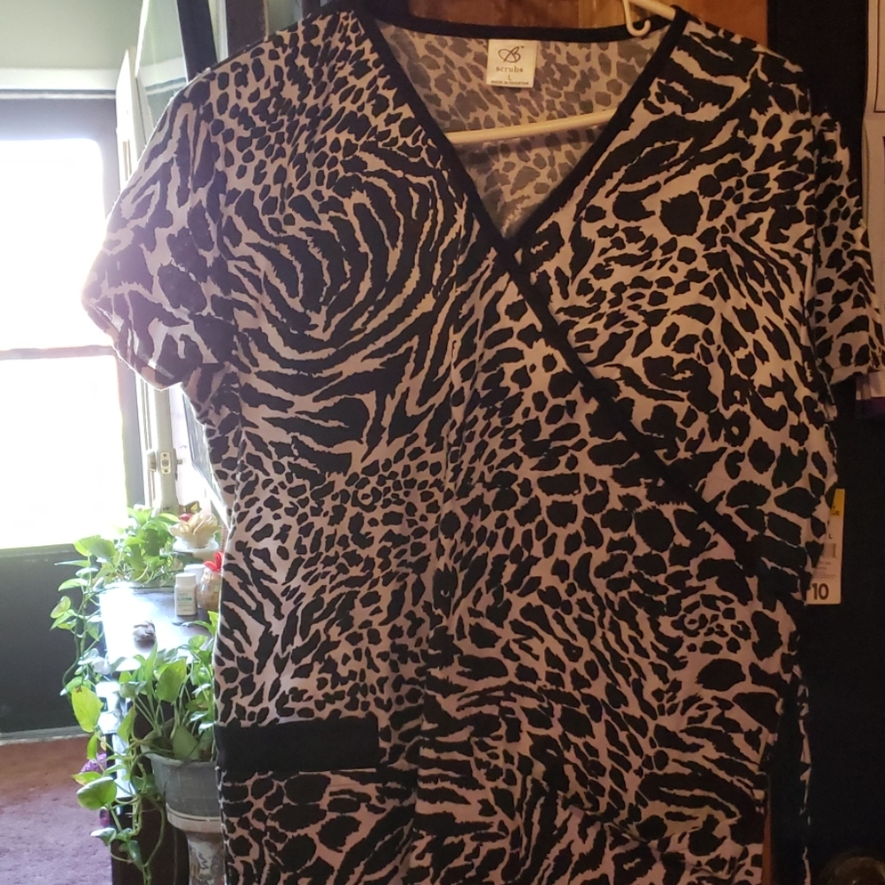 Scrub L shirt